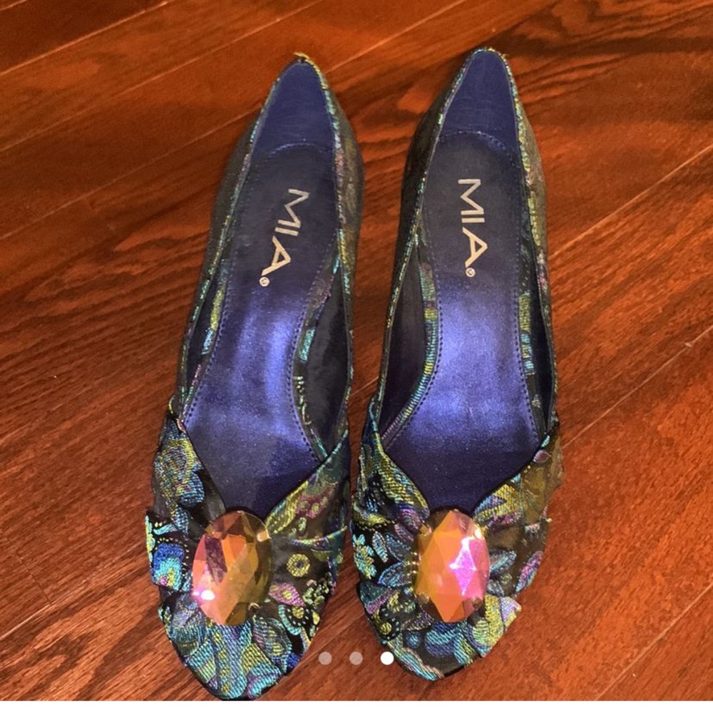 Peacock heels pointed toe